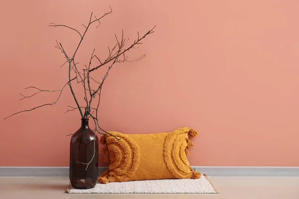 Stylish Decorative Pillow Bottle Ikebana Pink Wall — Stock Photo, Image