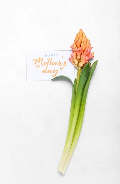 Karta Tekstem Dzień Matki Hiacynt Kwiat Jasnym Tle — Zdjęcie stockowe