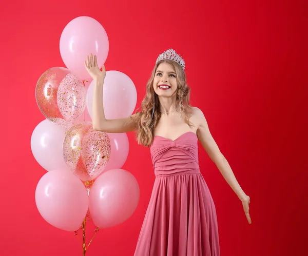 Teenage Girl Tiara Prom Dress Balloons Red Background — Stock Photo, Image