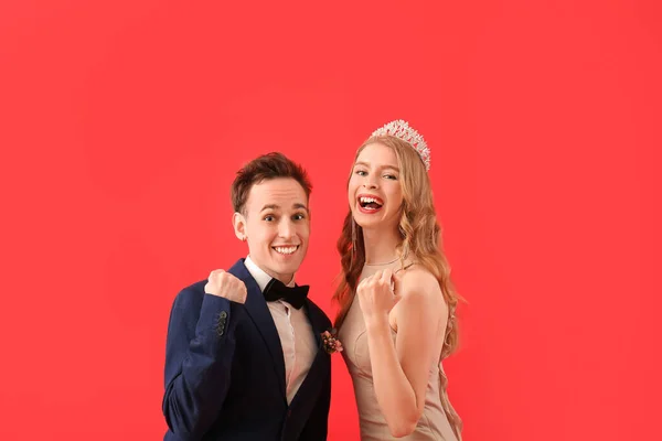 Happy Young Couple Dressed Prom Red Background — Stock Photo, Image