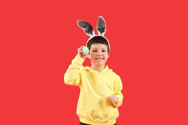 Lindo Niño Pequeño Con Orejas Conejo Huevo Pascua Sobre Fondo — Foto de Stock