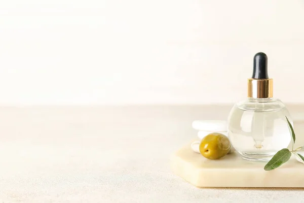 Board Bottle Olive Essential Oil Light Background — Stock fotografie