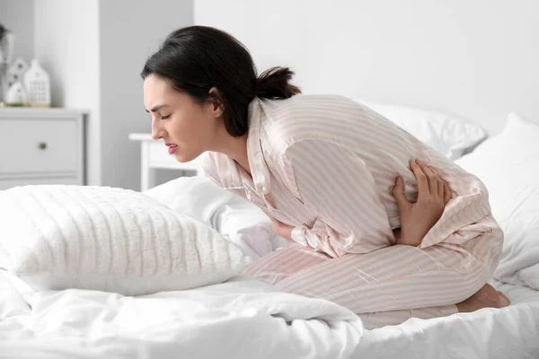 Young Woman Having Menstrual Cramps Bedroom — Fotografia de Stock