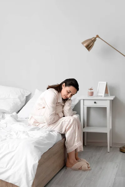 Young Woman Having Menstrual Cramps Bedroom — Stock Photo, Image
