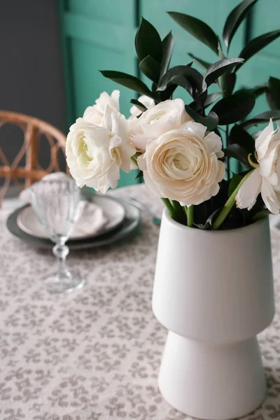 Vase Ranunculus Flowers Dining Table Room Closeup — Stock Photo, Image