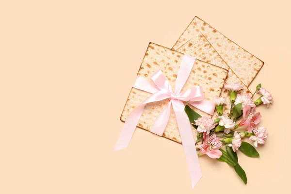 Composition Jewish Flatbread Matza Passover Flowers Color Background — Stock Photo, Image
