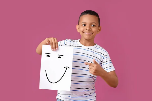 Little African American Boy Holding Paper Happy Emoticon Pink Background — Fotografia de Stock