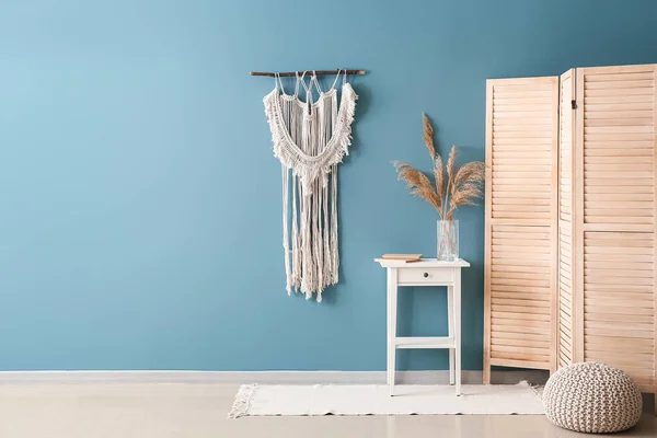Interior Cozy Living Room Wooden Folding Screen Table — Stok fotoğraf