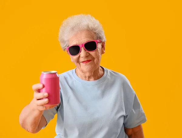Senior Woman Sunglasses Can Soda Yellow Background — Stockfoto