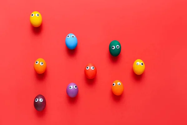 Funny Easter Eggs Googly Eyes Red Background — Zdjęcie stockowe