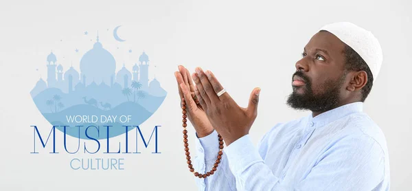 Imádkozó Afro Amerikai Férfi Világos Háttérrel Muszlim Kultúra Világnapja — Stock Fotó