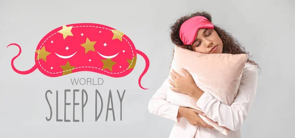 Baner Międzynarodowy Dzień Snu Piękną Afroamerykanką Przytulającą Poduszkę — Zdjęcie stockowe