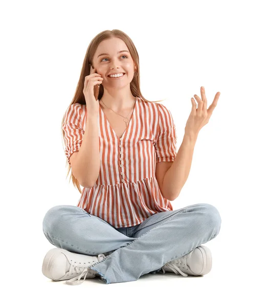 Güzel Kız Beyaz Arka Planda Cep Telefonuyla Konuşuyor — Stok fotoğraf