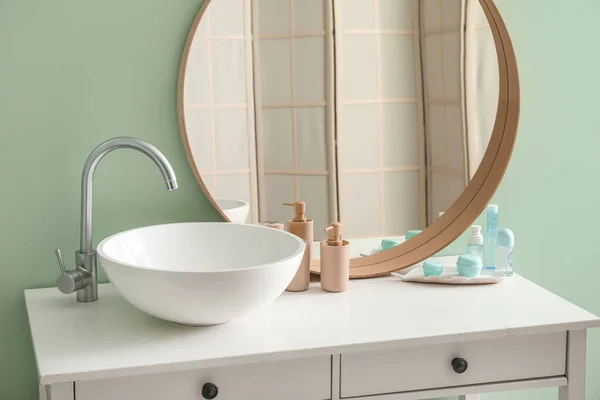 Ceramic Sink Bath Accessories Table Mirror — Stock Photo, Image