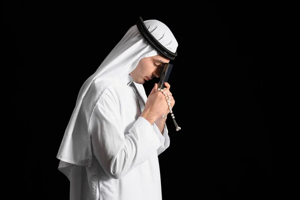 Praying Muslim Man Koran Dark Background — Stock Fotó