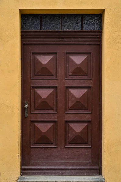 Blick Auf Das Alte Gebäude Mit Holztür — Stockfoto