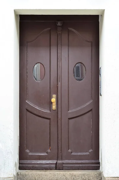 View White Building Wooden Door — Stock Photo, Image
