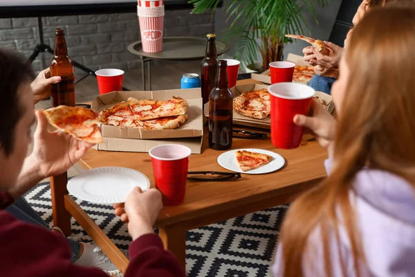 Group Friends Tasty Pizza Drinks Home Closeup — Stock Photo, Image
