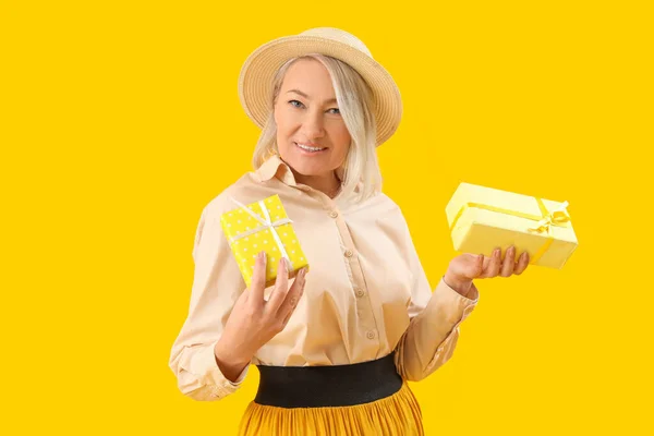 Beautiful Mature Woman Gifts Yellow Background — Foto de Stock
