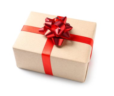 Beyaz arka planda kırmızı fiyonklu hediye kutusu