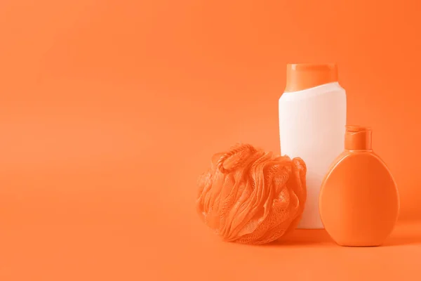 Bottles Cosmetic Products Loofah Orange Background — Stock Photo, Image