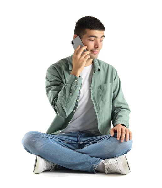 Ung Kille Talar Med Mobiltelefon Vit Bakgrund — Stockfoto