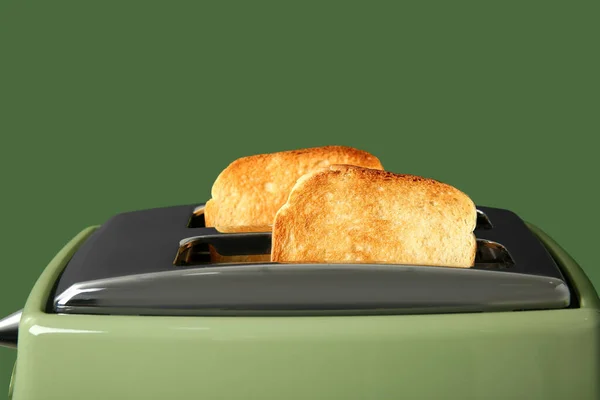 Modern Toaster Crispy Bread Slices Green Background — Stockfoto