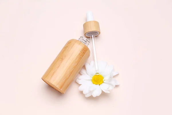 Bottle Essential Oil Chamomile Flower Color Background — Stock Photo, Image