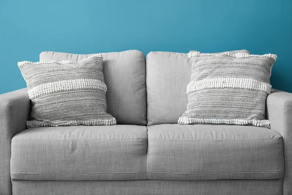 Stylish Decorative Pillows Cozy Grey Sofa Blue Wall — Zdjęcie stockowe