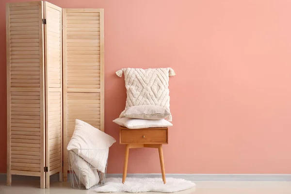 Stylish Decorative Pillows Drawer Pink Wall — Stock Photo, Image