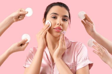 Pembe arka planda pamuk pedleri olan genç kadın ve kadın elleri