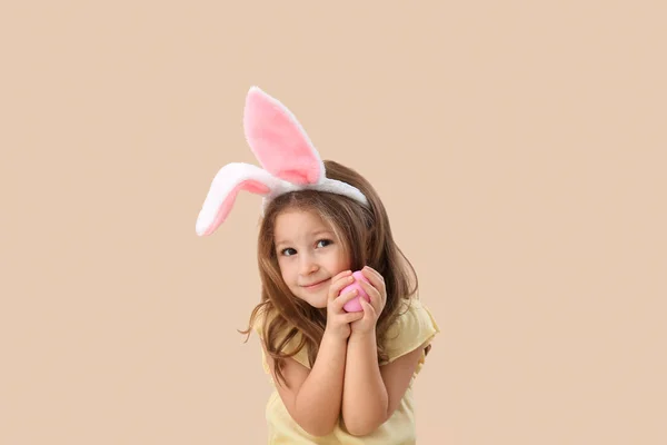 Cute Little Girl Bunny Ears Easter Egg Beige Background — Stock Photo, Image