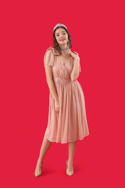 Beautiful Young Woman Prom Dress Tiara Red Background — Φωτογραφία Αρχείου