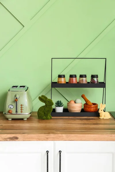 Easter Bunnies Painted Eggs Kitchen Counter Green Wall — Stock Photo, Image