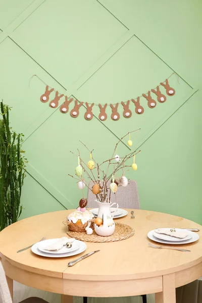 Interior Del Comedor Con Mesa Servida Para Celebración Pascua — Foto de Stock