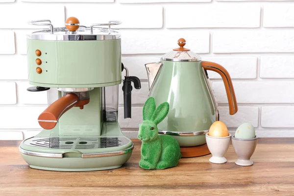 Easter Eggs Bunny Kettle Coffee Machine Kitchen Counter White Brick — Stock Photo, Image
