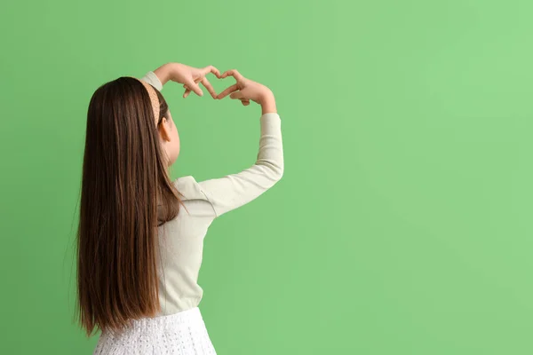 Cute Little Girl Making Heart Her Hands Green Background Back — Stock Photo, Image