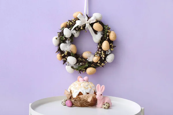 Table Easter Cake Rabbit Wreath Lilac Wall — Stock Photo, Image