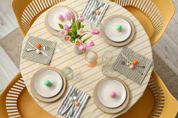 Festive Table Tulip Flowers Painted Eggs Served Easter Celebration — Stock Photo, Image