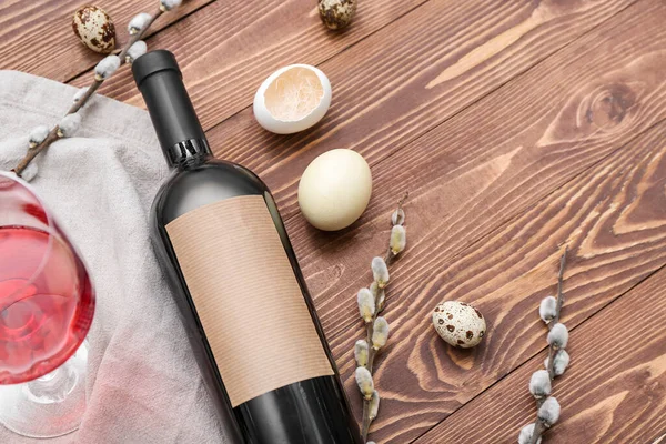 Composizione Con Bottiglia Vino Bicchiere Uova Pasqua Rami Salice Fondo — Foto Stock