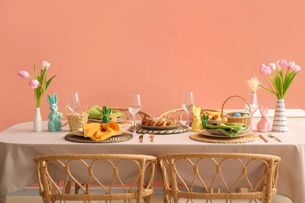 Belső Étkező Asztallal Húsvéti Ünnepségre Felszolgálva — Stock Fotó