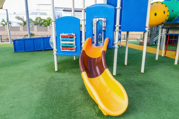 Vista Parque Infantil Com Slide Cidade — Fotografia de Stock