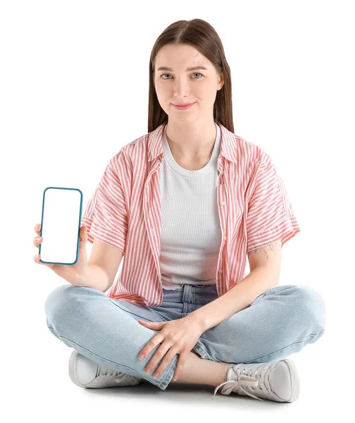 Jolie Jeune Femme Avec Smartphone Moderne Assis Sur Fond Blanc — Photo