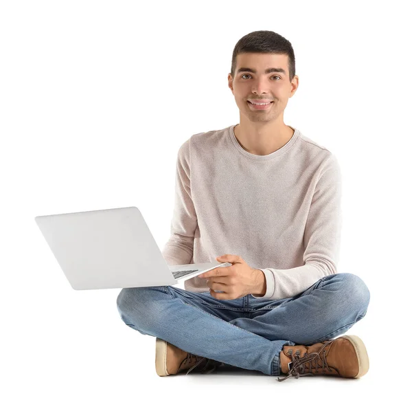 Schöner Kerl Mit Laptop Sitzt Auf Weißem Hintergrund — Stockfoto