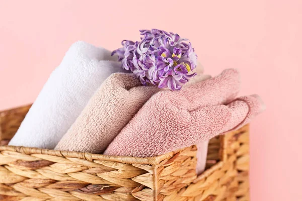 Wicker Basket Folded Soft Towels Hyacinth Flower Pink Background — Stock Photo, Image