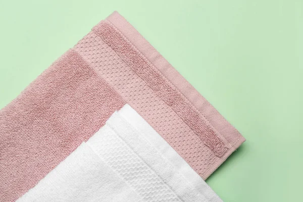 Folded Soft Towels Green Background — Stock Photo, Image
