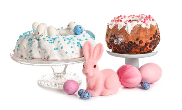 디저트는 배경에 맛있는 부활절 케이크 장난감 토끼와 — 스톡 사진