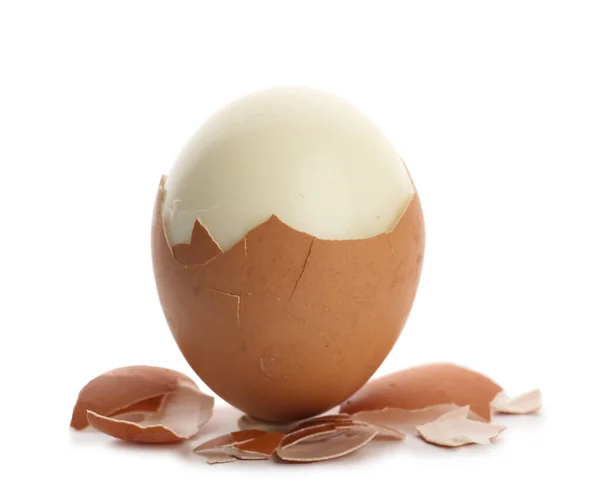Haşlanmış Yumurta Beyaz Zemin Üzerine Izole Soyulmuş — Stok fotoğraf
