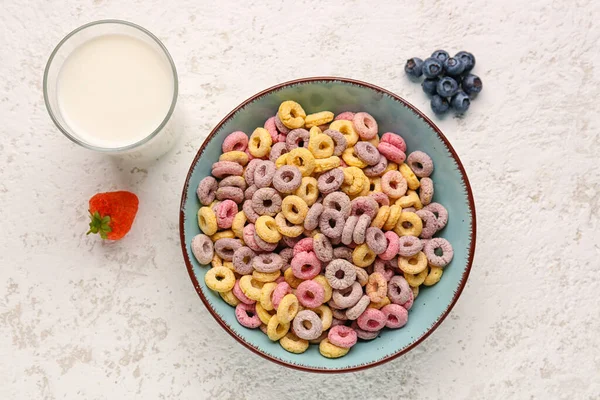 Bowl Colorful Cereal Rings Glass Milk Blueberries Strawberry White Grunge — Stock Photo, Image