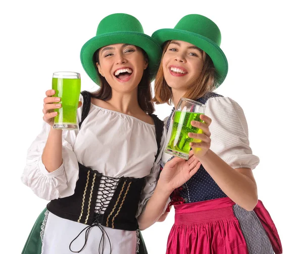 Camareras Irlandesas Con Vasos Cerveza Sobre Fondo Blanco Celebración Del —  Fotos de Stock